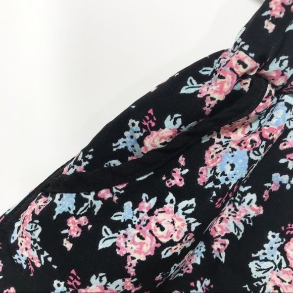 RUE 21 Floral Print Elastic Waist Shorts Size Small - Picture 3 of 4